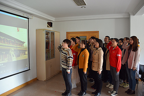 图为座谈会现场